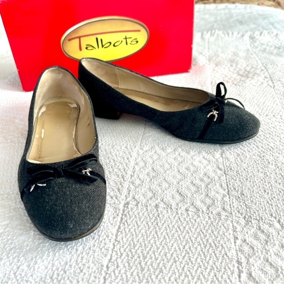 Talbots Charcaol Grey Flats in Wool Fabric with Black Velvet Bow Shoe size 8 - Picture 2 of 16